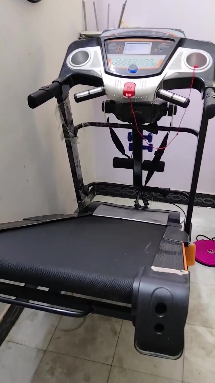 جهاز جري للبيع اخو الجديد قليل الاستخدام بسبب الانشغال
الجهاز به المميزات التالية
1-قابل للطي لتوفير المساحة
2-يدعم النظام الجبلي بالاضافة للمشي العادي
3-به شاشة توضح المسافة السرعة الزمن السعرات الحرارية ودرجة الميلا
4-يحتوي على حزام رجاج ودمبلصات اثنان وقرص دوار
5-السعر المطلوب 275,000 دينار عراقي
المكان بغداد
الهاتف ***********

