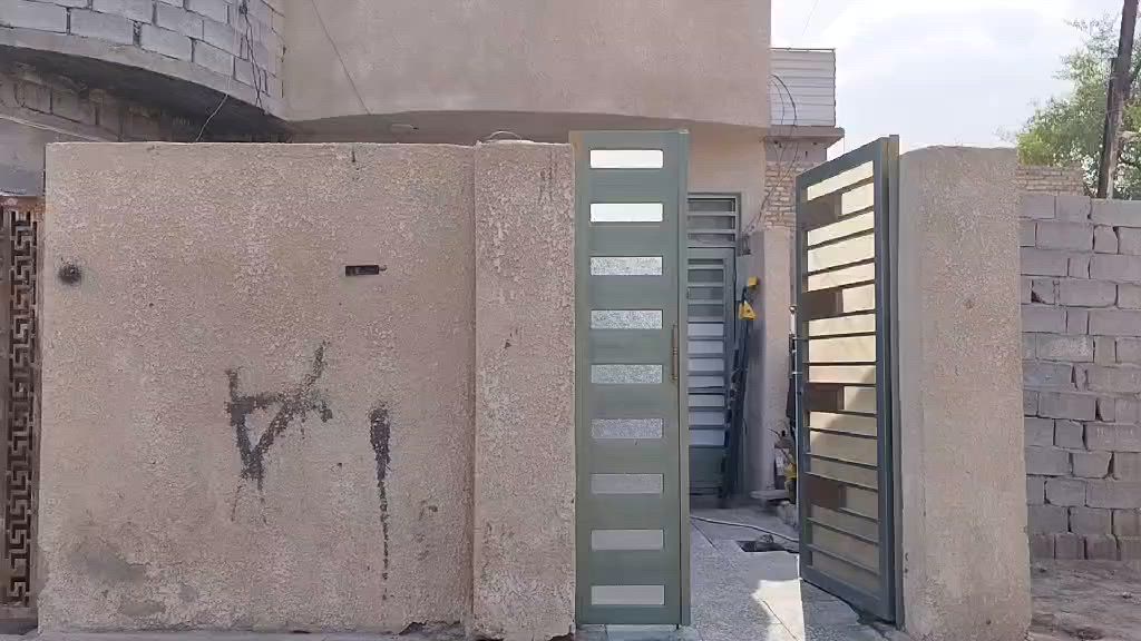 السلام عليكم
دار للبيع تجاوز بصف طابو 
الغزاليه شارع المركز 
حي المنتظر 
المساحه 100 متر  
يحتوي على 
 غرفه نوم 
حمام سيراميك 
استقبال 
ومطبخ سيراميك 
وكراج كبير خارجي 
كهرباء ٣ فيز كامل 
مي.ومجاري جديد 
ارضيه كاشي جديد 
البيت كامل اي صرف ميحتاجله 
هاي صور بيت من داخل 
السعر 20وبي مجال 
لاستفسار الاتصال على الرقم 
*********** 

ملاحظه / البيت صب مسلح بي سند اصفر مال بلدية المنصور
