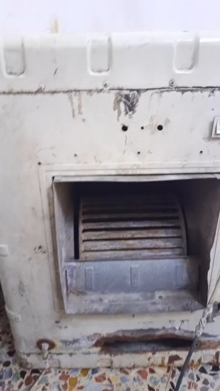 سلام عليكم غراض لبيع غساله اوتماتيك شغاله لمبرده كشرهه شويه تعبان موطورهه شغال وهاذ الدرع مال مكيف جديد غير مستخدم والعكازات مكاني الحريه الثانيه ***********
