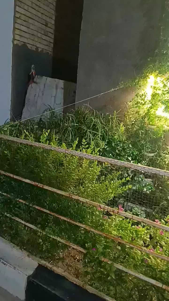 السلام عليكم بيت للبيع طابو صرف المساحه 110 تفاصيل البيت طابقين الطابق الارضي استقبال غرفة نوم مطابخ صاله وصحيات خارجيه الطابق الثاني ثلاث غرف نوم وصاله وصحيات الدرج الطابقين مرمر السطح شتايكر إرتفاع الستاره مترين وربع البيت بناء حديث المعلومه البيت مطلوب سكان المكان ناصرية مركز حي الفداء شارع المدارس قرب المدرسه الصينية التواصل ‏‪***********‬‏
