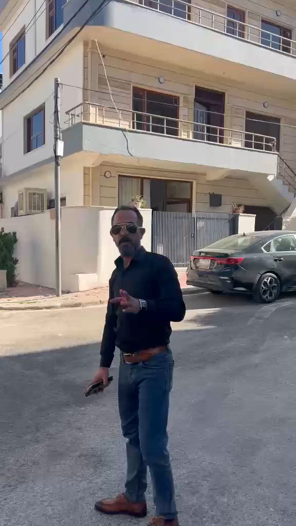 السلام عليكم حبايب بيت للايجار في سليمانيه طابق ثاني وثالث متكون من ثلاث غرف نوم هول واستقبالالمناسب في منطقه بكره جو*********** ولذلك بيوت للبيع وللشراب شقق مفروشه للبيع وللشراء في السليمانيه اراضي تجاريه بنايات تجاريه الفنادق للايجار*********** تواصل مع الواتساب عقارات ابو رزان في سليمانيه***********
