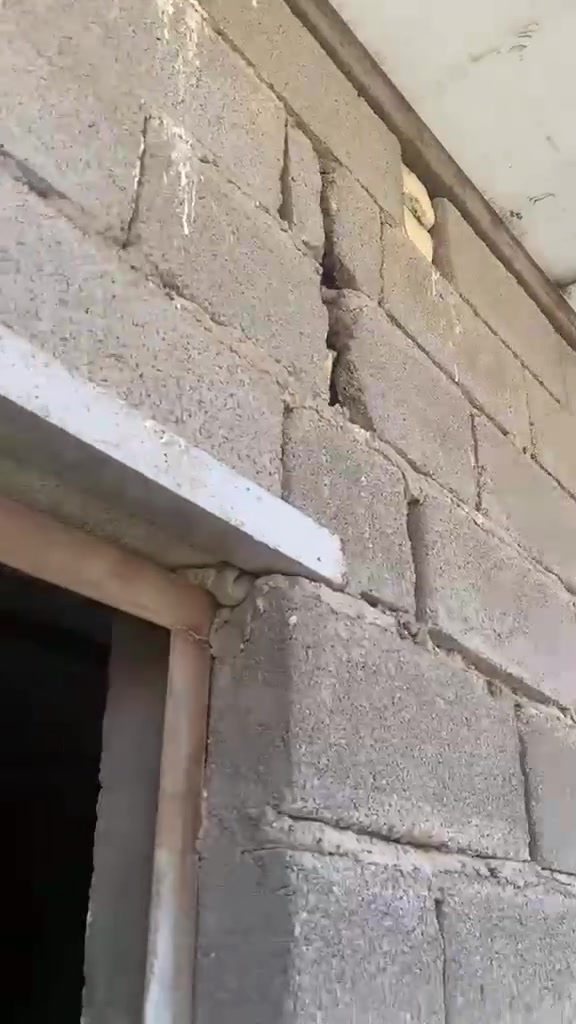 السلام عليكم بيت بمعمل الرحلات شارع علاء دعير 100 وجهيه 5في 20كامل خدمات كامل طابق ونص اي ستفسار خاص وبل خدمه سعر البيت 62وبي مجال***********

