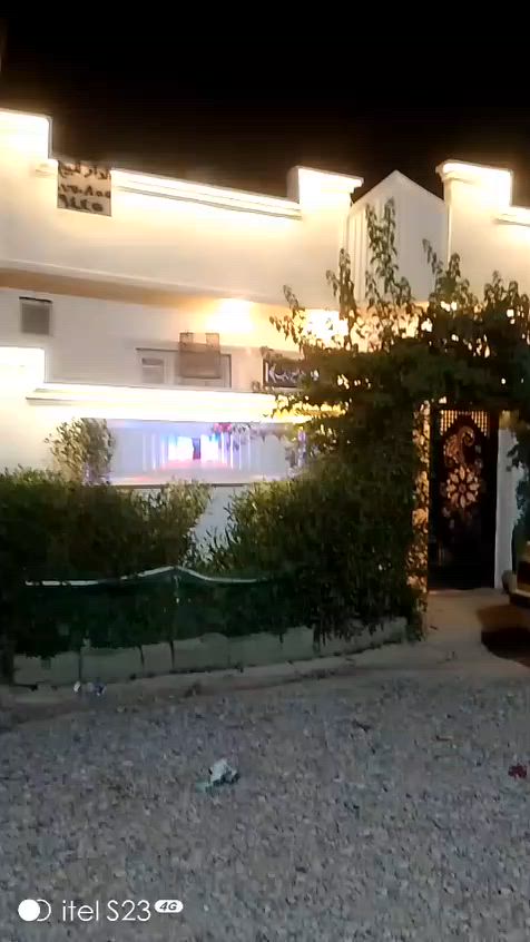 سلام عليكم
دار للبيع 110 متر 

فول مواصفات نقص ارضيه صب بس قرب مركز العداله 

زراعي الاتصال ***********
