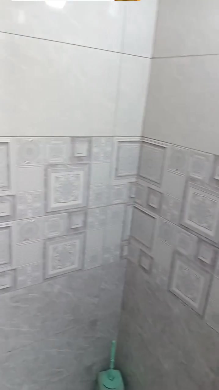 من رخصة الادمن المحترم بيت للبيع طابو زراعي سند٢٥ بناء طابوك جديد #أو الإيجار تقاطع النهروان قريه ٨ قريب من التقاطع كول الخدمات موجوده جاهز للسكن كولشي متوفر اذا تريد آجار #شرط كون عائلة صغيرة ومرتبه ونظيفه ***********
