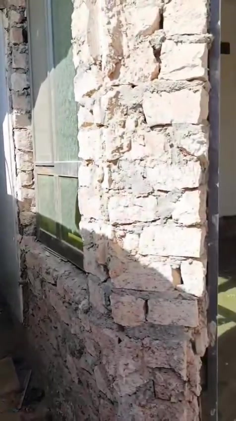بيت للبيع بالتاميم ٨شباط فول ثلاث طوابق ست غرف نوم بورسلين إسباني الواح شبابيك ثقيل شركة الياسين اس٥٥ السعر صدمة المساحة ١٥٠متر طابو صرف رقم الهاتف واتساب ***********البيت على حديقة
