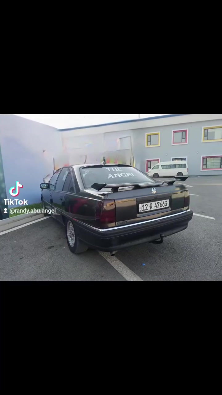 للبيع: أوبل أوميكا موديل 1993 🚗✨
السيارة مجهزة بالكامل ومصروف عليها وجاهزة للاستخدام فوراً (شغل واطلع، ما تحتاج بربع دينار مصروف).
* السنوية 2030 (شرط تحويل مباشر) 📑
* المحرك: 2.6 لتر
* كير أوتوماتيك
* التبريد: فول ثلج ❄️
الحدادية والطخم والتحديثات (كلها جديدة كصة من الفلمبر إلى مجمع الستيرن)
* الستيرن: كهربائي جديد ويا الجعمقة 🦾
* طخم تايرات جديد بالكامل
* ويل كب خلية بلادي خلية
* الجام الأمامي: كهربائي أوتوماتيك 
*جامات الامامي كهربائي فتحة سقف كهربائية + بردة خلفية بلادية
* نظام قفل مركزي (سنتر لوك)
*  داش كاميرا الحوادث 
*  شاشة ايباد مع كاميرا خلفية

💵 السعر: 55 $ ورقة مجال بسيط
📍 المكان: الموصل برطلة
للتواصل والاستفسار
📞 ***********
📞 ***********
------------------------------
