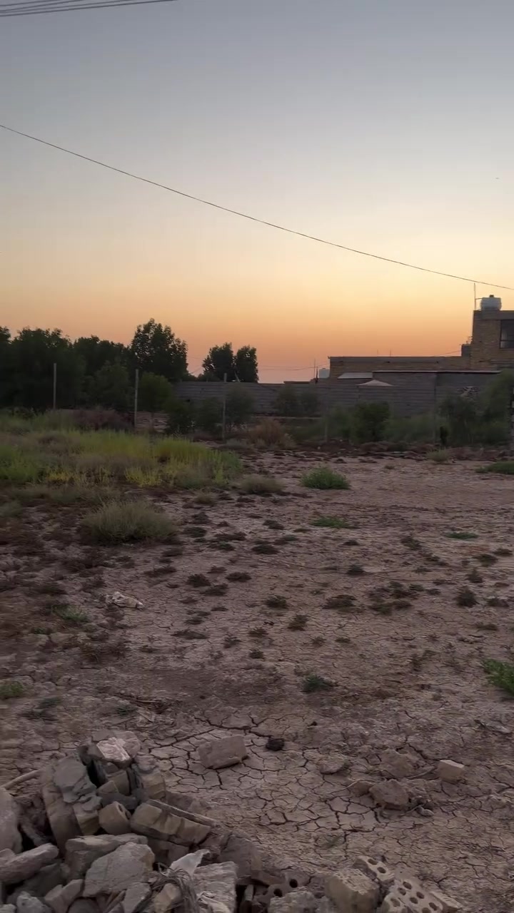 قطعة 1000 الف متر 
تباع 500 أو الف كامل
وجه 50 متر
نزال 20 متر
عقد زراعي
ماء كهرباء بنص البيوت
قبل نص الفرع
شارع 11 متر نافذ على شارع 20
شارع ابو احمد مقابل الملعب
الاتصال ***********
