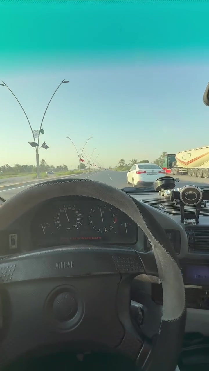السلام عليكم 
للبيع bmw 525ia موديل 1995 وارد يابان 
كير 5 نمره . مكينة 2.5 مسكر عدل 6 سلندر

رقمها جديد صلاح الدين تحويل ثاني يوم 
السنوية بعدها مانافذة 

السيارة بلادية بلادية بلادية …

صدر امامي وخلفي عليه ادامة كاملة جديد دبلات جديده  . شيال اكسل جديد . دچة مال كير جديد الكير مكفول . اذاين مكينة جديد 
تخم تاير نضيف 
منظومة تبريد المكينة فول 
يعني انسى شي اسمه حماوه 
قطعتين تبريد تبريدها خير من الله ❄️
تدفئة بالكشنات شغالة 
جام 4 كهرباء 
طوافة شغالة 
سنتر لوك شغال ودبل سويچ 
كهربائيات السيارة كلها شغالة 
سايد بريك شغال 
دبل ايرباك 
دبل چكمچة 
الداخل نضيف 
السيارة كلش حلوه مال بيت

السيارة مكفولة من كلشي
فقط فقط خربطة بالمكينة ماعرف سببها 
ومرات تأخير بالتشغيل 

السعر 40 وبيها مجال حگ الجية 
ديالى قضاء الخالص 
اتصل وبيك خير ودلل 

*********** بي واتساب
