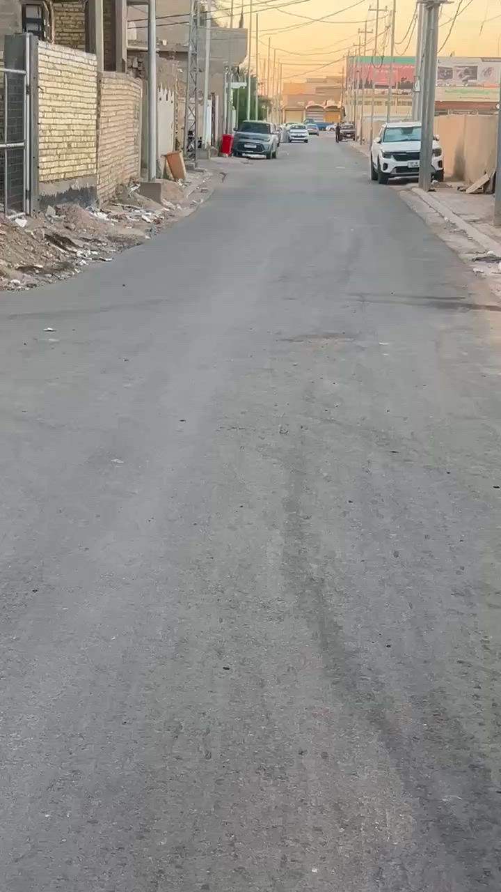 السلام عليكم بيت طابو زراعي في حي الصناعه الرئيسي كافة الخدمات تبليط مدارس التفآصيل داخل الفديو *********** المساحه 100 متر
