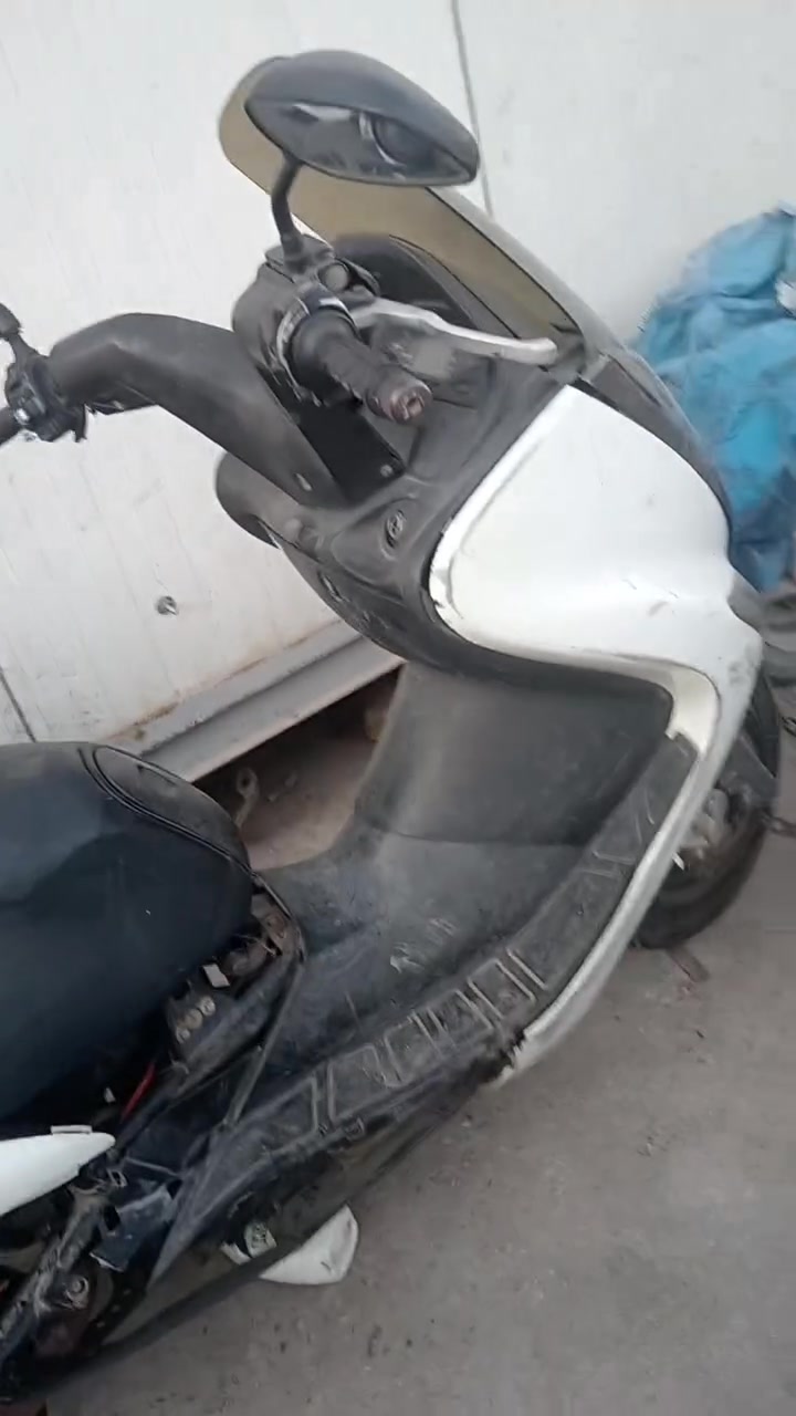 السلام عليكم فرخ ماجسته هندر تجفيت جديد ومبين انكلبت بيه وما اشتغلت وريد ابيعه كوم  سعر التجفيت ١٢٥ رقم *********** سعره قفل ٢٠٠
