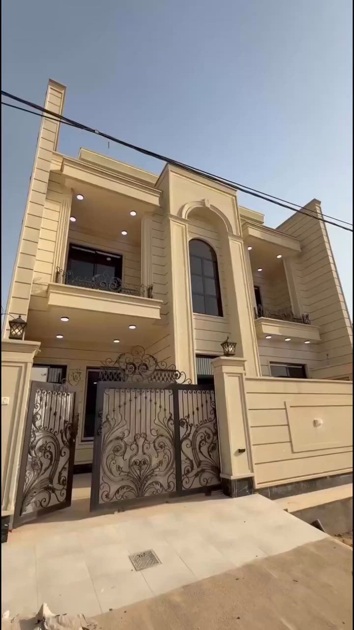 دار للبيع في تكريت – شغل VIP مودرن درجة أولى ✨

📐 المساحة: 200 متر
📏 الأبعاد: 10 × 20
🛣️ شارع: 20 متر تبليط

🛏️ 5 غرف نوم واسعة
🎨 سحب مغربي + نقشات ملكية فخمة
🏗️ شغل درجة أولى والأول من نوعه بتكريت

🔹 أرضية مميزة 80 × 80
🌬️ دكتات تهوية بكل البيت
❄️ نظام تبريد حديث ومتطور
🪟 سكي لايف للصالة وغرف النوم
🛋️ تصميم مودرن راقي جداً

📍 الموقع: التصنيع خلف شارع 60 مباشر
🚗 على شارع 20 تبليط

📞 للجادين والاستفسار راسلني خاص أو اتصال مباشرة
***********
