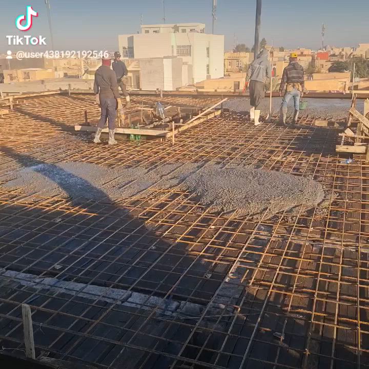 السلام عليكم مقاولات محدوده في تكريت ونواحيها  كرسته وعمل   تسليم مفتاح وعمل هندسي سعر المتر 300 الف كامل تسليم مفتاح بس هيكل سعر المتر 150 الف وتساب ***********
مواصفات البناء 
1تنظيف الموقع فرش طبقه سميكه من السبيس ورش وحدلها
2 صب البتلو مع التسليح في 8 شيش 16 م  في قياس 60 ارتفاع 
وعرض 60 

3بناء ابلوك مصمت 4صب السقف 20 سم ( 4 طابق ثاني مجووف.               5نوع الشيش ماس  )
6مجاري  نوع امل الشريف عراقي  
7تأسيس شبكة مياه نوع كيلدي او امل الشريف 
8تأسيس شبكة كهرباء واير اردني او سعودي 
9شبابيك بلاستك مع كتيبه حمايه حديد  10ابواب حديد ثقيل وتصميم عصري الخارج 
11السيراميك سوبر 
12الجص والبورك درجة اولى
13الابواب الداخليه تركي قاصه 
14ابواب الصحيات  pvc
15الدرج كرانيت   
16السطح شتايكر قياس 80×80 
17ارتفاع البناء 
الطابق الارضي 3 ونص متر 
الطابق العلوي   3 وربع 
18الواجهة لبخ تقطيع ونقش مع قرض وا فرمستون// هاتف ***********\\ *********** مقاول تسليم مفتاح الدليم
