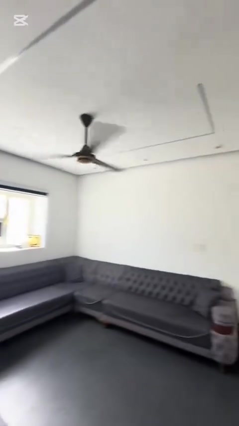 بيت للبيع طابق واحد عكادة نظيف مساحة ٧٥ متر واجهة ٥متر نزال ١٥ متر يحتوي البيت على صالة + هول مع مطبخ + غرفة نوم + منور + خدمات صحية +  بيتونة + صطحين كاشي البيت في منطقة الوشاش شارع عريض أي استفسار. تلفون ***********وتساب ***********وتساب ***********او مراجعة مكتب الخبير للعقار ومن للة التوفيق
