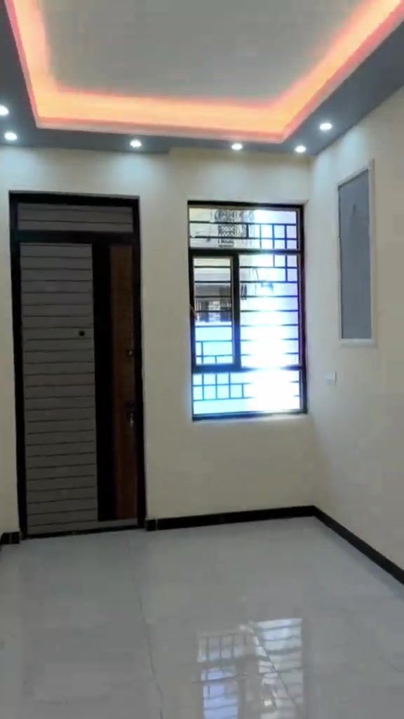 🏡 للبيع – دار سكنية مميزة 📐 المساحة: 100 م² 💰 السعر: 120 مليون دينار (قابل للتفاوض) 🔹 تفاصيل الدار: 🏠 الطابق الأول: * استقبال * مطبخ * جلسة عائلية * منور * خدمات صحية * غرفة نوم 🏠 الطابق الثاني: * غرفتا نوم * خدمات صحية 🏠 الطابق الثالث: * بيتونة * سطحان 📞 للاستفسار: ***********
