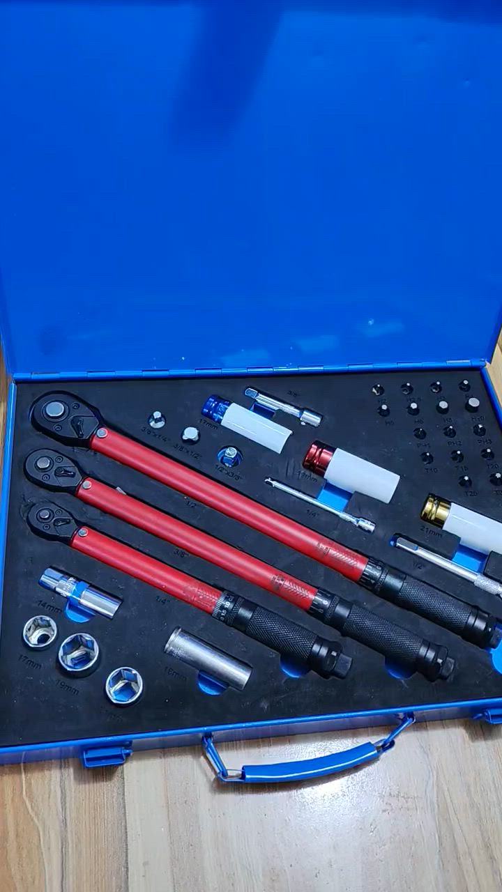 عدة يدة عزم 🔧 دوران ( نوع نقر) مكونه من 33 قطعه يمتميز بمفاتيح ربط ذات 72 سنأ وكلشي موضح بالفيديو 👇 
السعر 100 الف 🔧🔩⚙️


**إذا كنت صاحب هذا الإعلان وتريد حذفه لأي سبب، رجاءا أرسل رسالة إلى الدعم الفني**