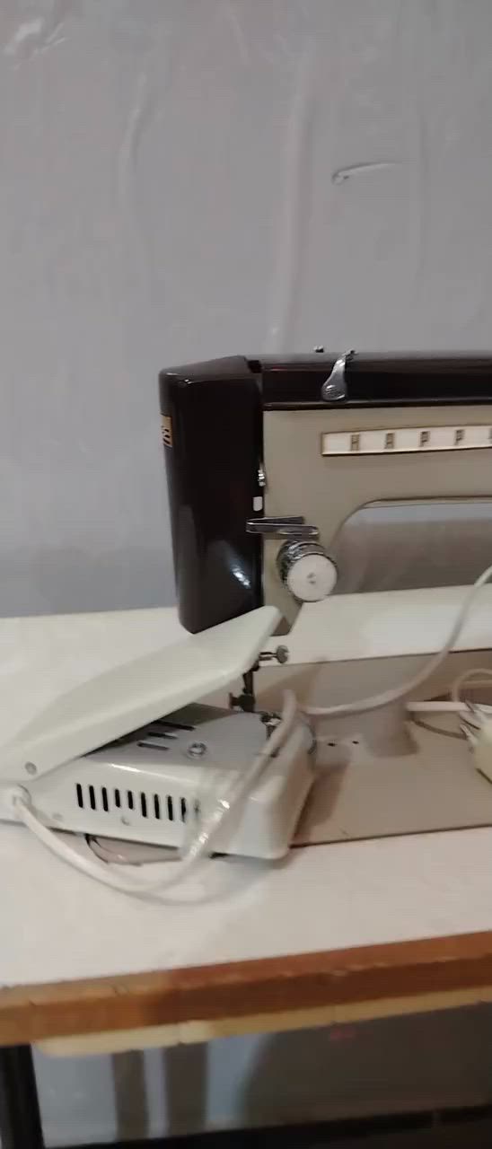 السلام عليكم مكينة خياطه للبيع
نضيفه كلش اخت الجديده /السعر  225 وبيهه مجال
كامله مكمله هيه وميزهه


**إذا كنت صاحب هذا الإعلان وتريد حذفه لأي سبب، رجاءا أرسل رسالة إلى الدعم الفني**