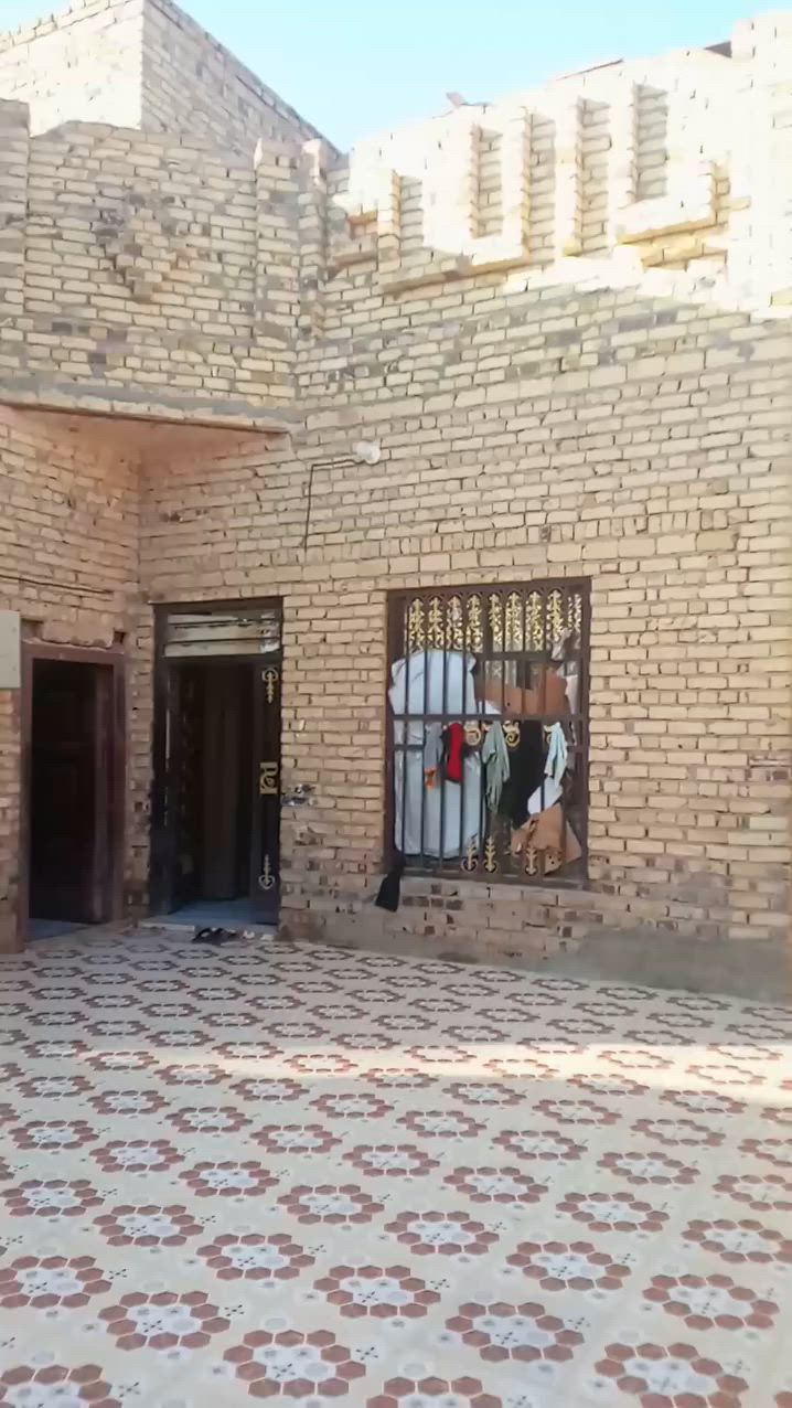 سلام عليكم بيت للبيع موقع الحمزه الشرقي السايدين شارع عشرين التبليط الجديد يوصله ومجاري كامله مساحة البيت 240 بي 5 اغرف 2 فوك و3 جوه صاله 8×4 مطبخ 4×3 صحيات كامله تشاريف كامله زاىد منور متر بيت كامل للاستفسار خاص او اتصل *********** رجاء الي مو شراي لا يتصل
