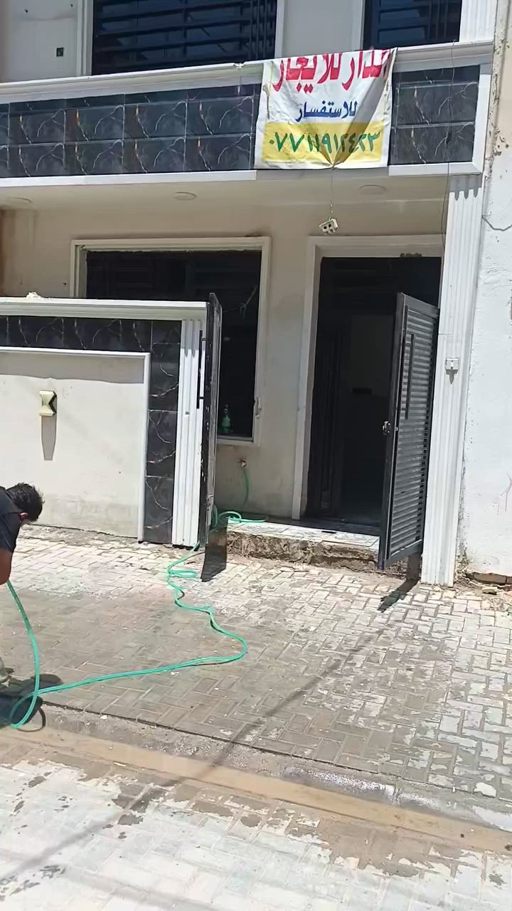 السلام عليكم بيت او مشتمل لإيجار يتكون من صالة ومطبخ وخدمات وغرفتين منام سويت والتفاصيل ***********مكانه الشرطه الخامسه قريب جامع الجميلي يجاره 450
