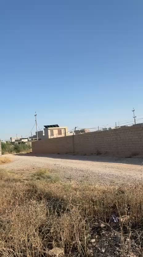 السلام عليكم
قطعة ارض مع اساس مسلح ومدفون كامل مال طابقين بناء درجة اولى 

مساحة القطعة (500) متر ( ركن) مي وكهرباء واصل والتبليط هم راح يصلهن 

طابو زراعي 

الخريطة موجوده بالمنشور الخريطه مال بناء بيت حديث مرتبة ومساحته واسعه 

الموقع= الحويجة خلف الخضر بدايه الحي اول فرع عن الشارع موضح بالمنشور 

للاتصال=***********

