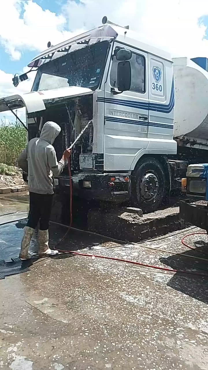 السلام عليكم سياره للبيع 13بم عادي سياره معمره+طوناج جبيس تصريح امني برقيه عل سوريا+طخم تاير راس وعربانه سياره جاهزه للعمل السعر 245 رجاءن المو شراي لا يتصل ***********

