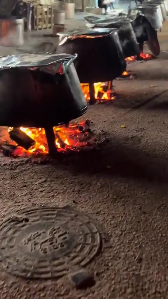 السلام عليك ياسيدي ياأبا عبدالله الحسين دخيلك اجعلنا من خدامك مستعدون لطبخ مئاتم الحسين للإستفسار اتصل بلرقم ***********

