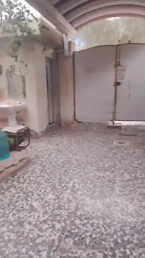 سلام عليكم بيت للبيع طابقين مثل ما موضح بل فيديو مساحه150م طابو ملك صرف موقع بل حسينيه بشارع المواكب مقابيل ارض الاحلام معروض ب90 مليون وبي مجال تعال وتدلل بيت محتاجين وجاي نبيعه❤️🌹 للستفسار***********.
