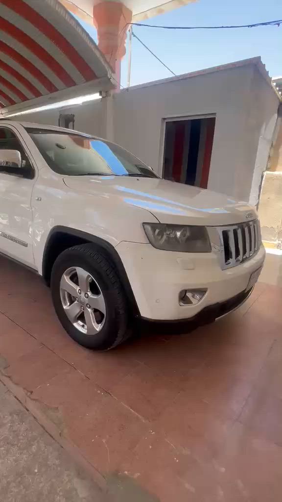 السلام عليكم سيارة جيب كراند شيروكي موديل 12 خليجي محرك هيمي 5700 لمتد فول مواصفات فور ويل 4*4 رقم بغداد سنويه ل2028 بأسم محامي من اهل النجف رجل محترم جاهز للتحويل والوكالة والغرامات
محرك وكير مفتوحات بشرط بدون تنقيص وتبخير
السيارة خليجي بدون حادث فقط ملاحظات بارد ورصعات  وصبغ بسيط والسونار مرفق مع المنشور
بصمات تشغيل وابواب وبصمة صندوق كهربائي
تشغيل عن بعد
مرايا شفط وتعتيم
حساسات امامي وخلفي
كشن السايق والعبري كهرباء
مقاعد جلد
لايت زنون
السيارة ماشية 180 ميل
تبريد قطعتين بحاله جيدة وخير من الله
تخم تاير جديد وباتري جديد
تحكمات ستيرن ووضعيات قيادة دمام خلفي
شاشة قلاب بلادي
بانوراما + فتحه سقف
وباقي مواصفات الخليجي اللمتد
السعر المطلوب 150 ورقة وبيها مجال للشراي
العنوان محافظة البصرة قضاء القرنة 
للاستفسار الاتصال على الرقم ***********
