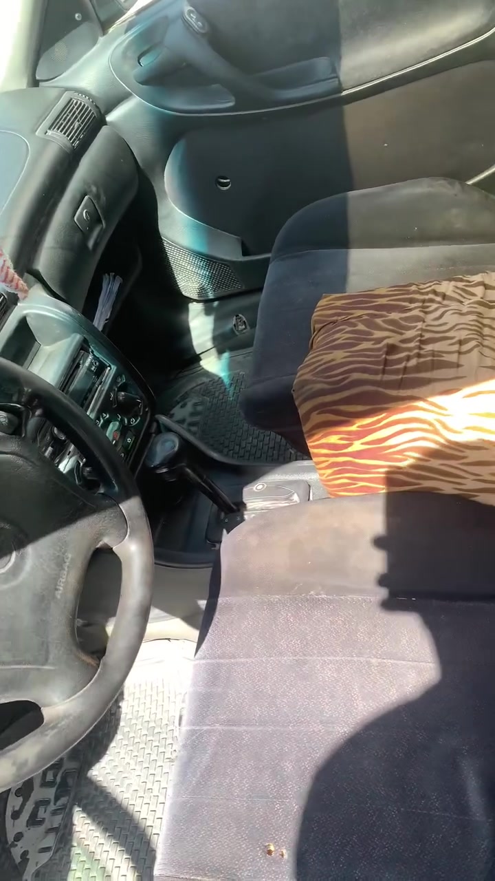 السلام عليكم ورحمة الله سيارة أوبل أسترة للبيع
موديل 95 گير أوتو محرك 1800 فول نضافة تبريد بلادي بس مو شغال الأرضية جلد مكاني فلوجة  لوحة بغداد السيارة بأسمي تحويل ثاني يوم الشراب يتصل ع الرقم ***********
