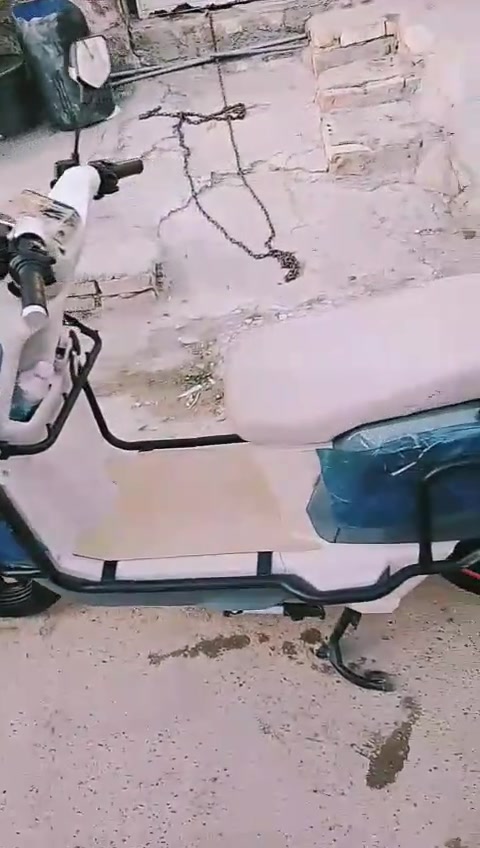 السلام عليكم دراجه شحن لحجم لجبير بطاريه نيفيوم ست بطاريات ملفه لفين ونص تمشي همسه وسبعين كليو متر حته بك بيه  ما صاله عندي شهر الله شاهد نضيفه و مابيه يشي شغاله سعر مليون وميتين وبيه مجال دراجه لحجم جبير مو زغير عنواني بغداد ***********
