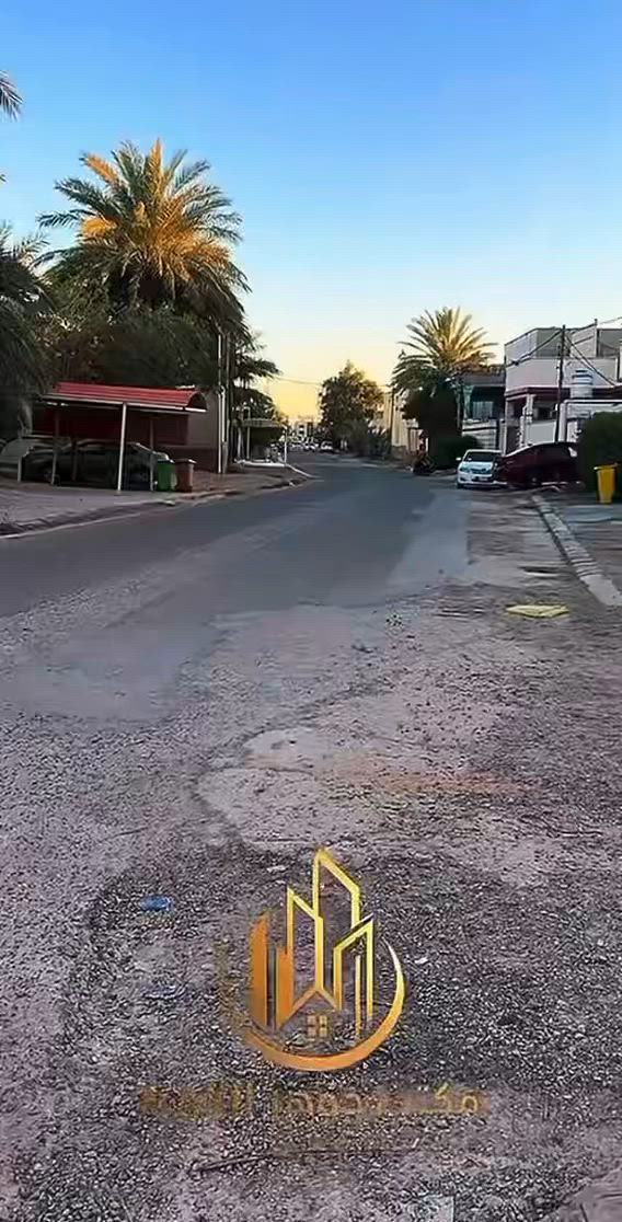 🏡✨ بيت للبيع بموقع مميز في هيت - حي الجمعية الأولى!
📐 المساحة 200 متر | 📜 طابو صرف | 🪨 البناء كامل حجر.

🏠 الطابق الأرضي يحتوي على هول، ديوانية، غرفة، مطبخ، مخزن صغير، حمام وتواليت.

🛏️ الطابق الثاني يحتوي على غرفتين ومجمع صحيات، إحداهما كبيرة والثانية أصغر قليلاً.

🌟 يحتوي أيضاً على سطحين كبيرين مع إمكانية بناء غرف إضافية مستقبلاً.

📍 العنوان: هيت - حي الجمعية الأولى، شارع مدرسة الروافد، آخر فرع على اليمين.

📲 للاستفسار والتواصل عبر واتساب:
***********
