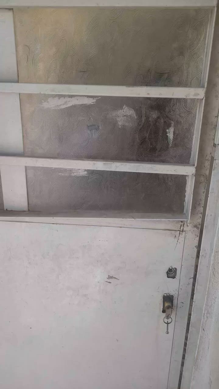 يوجد حاليافي بغدادالجديده شارع عيس قرب البيت الصيني مشتمل طابق ثاني للايجار غرفتين وصاله وخدمات إيجارها ٤٥٠الف الاستفسار والمراجعة مع مكتب ابوعلي الشمري للعقار اوالاتصال ب***********
