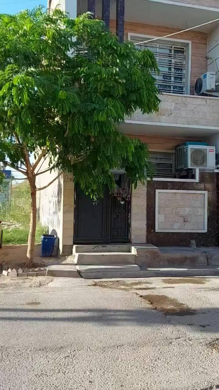 السلام عليكم 
دار ٥٠ متر طابو زراعي ٢٥ السريدات الجديده المربع الاول كامل الخدمات البيت مدخلين الطابق الاول استقبال وحولي وخدمات والطابق الثاني غرفه وحولي والثالث بيتونه وسطح مثل ماموضح بلفيديو 
***********
