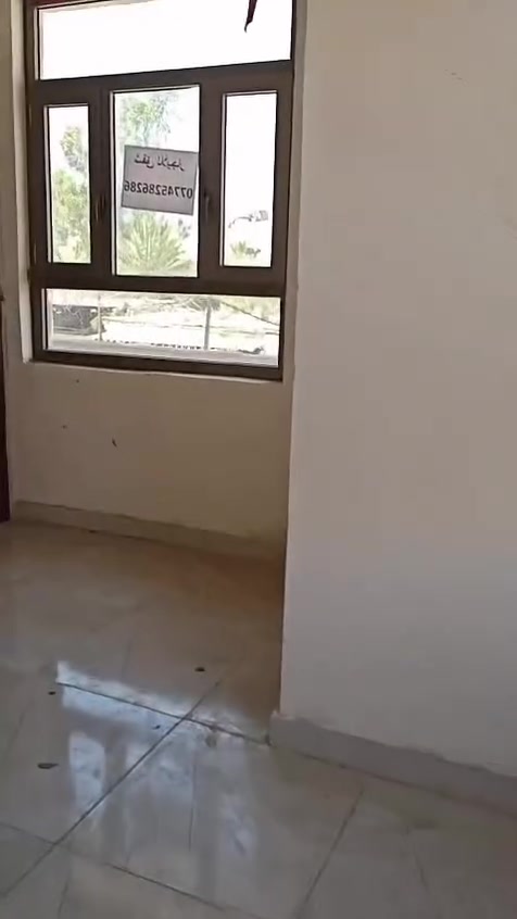 السلام عليكم
متوفر شقة للإيجار في منطقة حي القاهرة 
تحتوي على صالة ومطبخ وخدمات وغرفة نوم كبيرة وبالكونة 
الاستفسار 
***********
