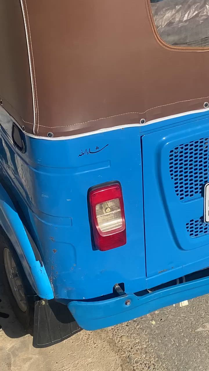 السلام عليكم تكتك للبيع ٢٢ شهر ١٢ مضلع التكتك بيها بارد فقط   جوه البك البك لايت والباقي كفاله مكينه كفاله  اخوان كملو الفديو انه موضح كلشي بالفديو ورجان لا تراسلني لا تراسلني مكاني بالعماره ببو رمانه الاستفسار اتصل خاص ما أجاوب ***********
