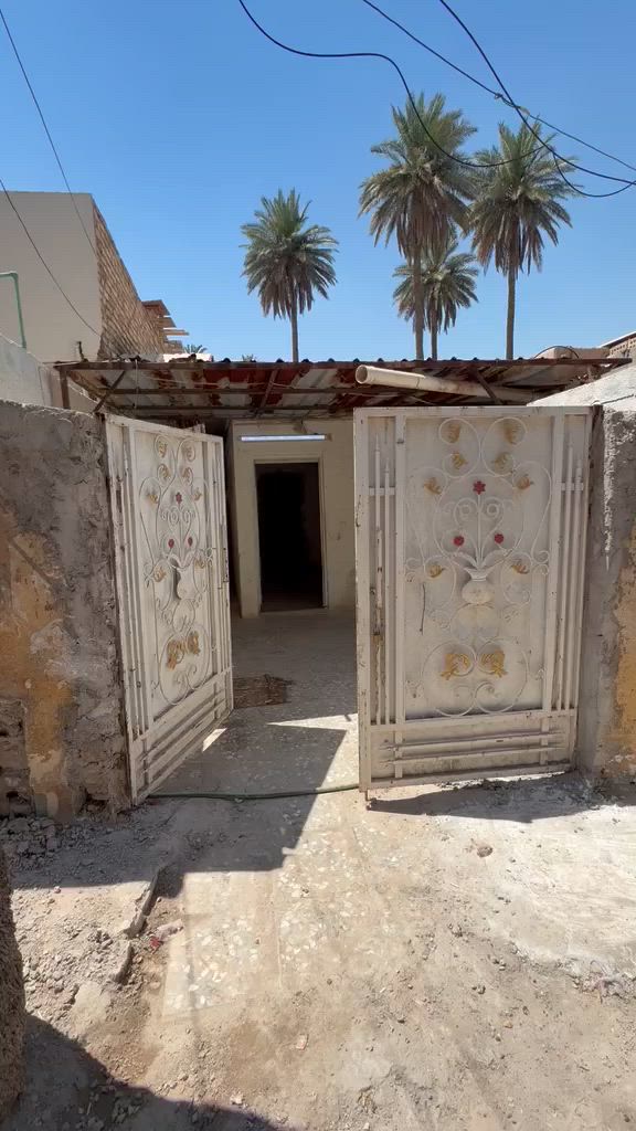 السلام عليكم ( بيت للبيع المساحة 100 متر سند 25 العنوان جسر ديالى شارع التويثة الاستفسار عل الرقم (***********)
