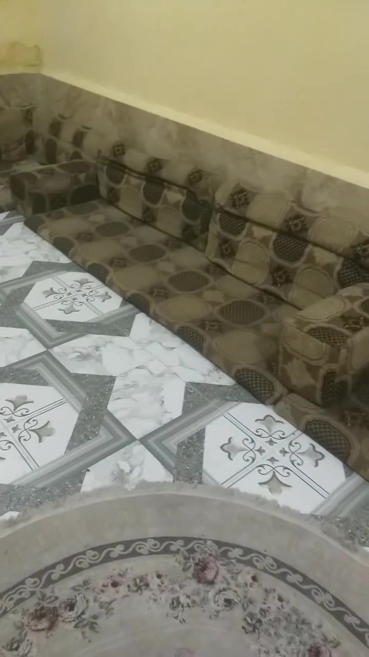 غراض بيت كلهن نضيفات كلمن وسعر مكتوب بلصوره وديوان كامل بلمقطع وبعد اكو سعر شراي يخابر ٧٥ وبيه مجال ***********
