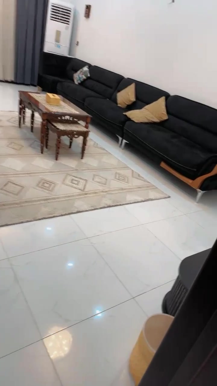 دار للبيع 300متر السياحي قرب محطة الانتصار ابو زياد على الشارع العام كهرباء ماء دفن ضمان في كل حاجة 3 حمامات غرفة سويت مطبخ حار وبارد استقبال صالة لترك كراج يشيل 3سيارات مخزن 2ابي مي مينكطع  ***********
