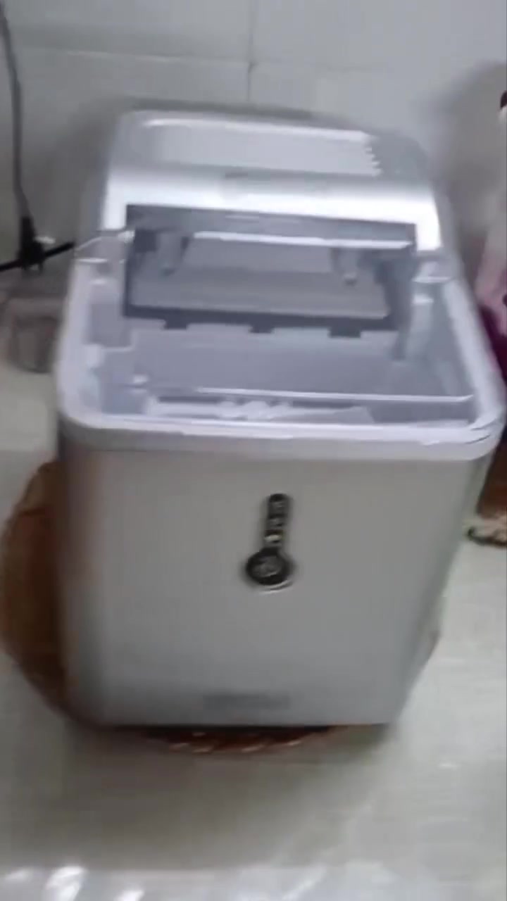 صانعة ثلج للبيع تفيد للعصائر والمشروبات الباردة نظيفه ومده التحضير 10د سعرها 💯 الف
قليلة الاستخدام للاستفسار الاتصال على رقم ***********
