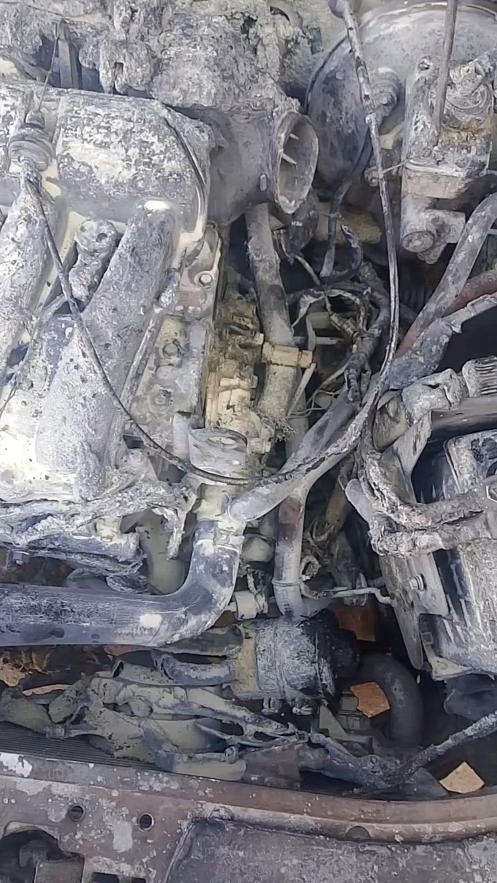 رينو لوغان للبيع
السيارة محترگه الظفيره بيه 
السيارة مابيه شي فقط مكان المكينة محترگ
مكاني البصرة آمن الداخلي 
موديل 2013 رقمه بصرة انگليزي جديد 
بأسمي 
للاستفسار الاتصال على الرقم 
***********
