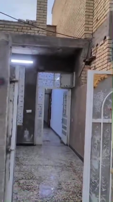 بيت للبيع مساحة 100 طابقين طابق الاول كامل استقبال وصالة وغرفة نوم منورين وطابق ثاني غرفتين نوم وحمام عوزه طابق ثاني عوزة بس سكف سعر 80 وبية مجال مكانة سفير من جهة مصور المنار اول فرع على اليسار
الهاتف ***********

