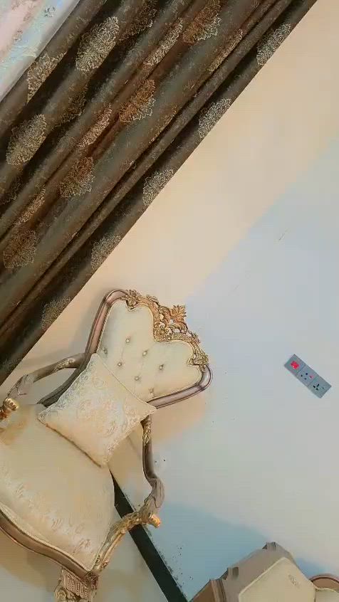 للبيع
تخم ملكي فخم  تركي 
6قطع 
نضافه %99

*********** تواصل معي لليشتري فقط
