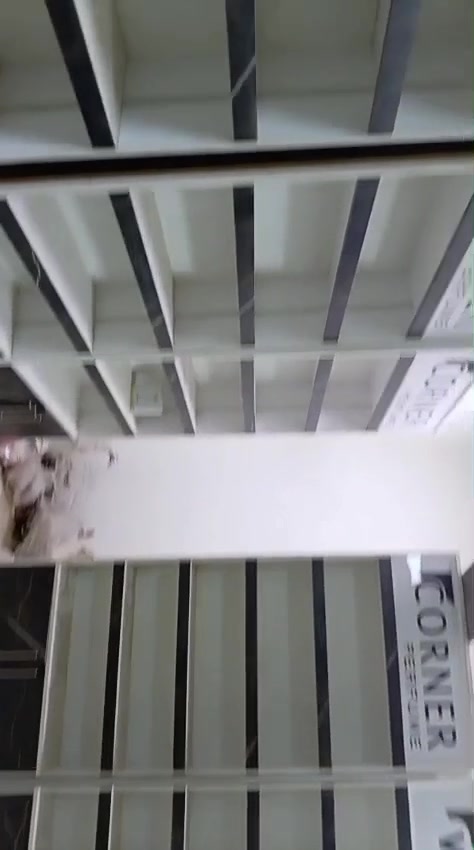 رفوف محل عدد ٩ حجم كبير جديدة مع انارة داخلية للرفوف مع مكتب وملحقاته للبيع السعر مليون ونصف١٥٠٠٠٠٠بيها مجال المكان بغداد الشعلة