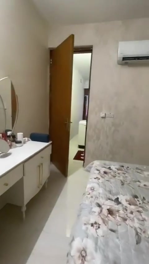 السلام عليكم ...
من رخصة الادمن....    
 عمارة سكنيه ( عوائل صغيرة فقط ) مؤلفة من ( ثلاث شقق ارضي و اول و ثاني ) ..

الشقة في الطابق( الارضي الاخير ..الثاني ) للايجار ...(خالية من الاثااااث)

(لبناية جميع شققها متشابهات ) ..
 بناء حديث و موقع مميز.. تحتوي ع غرفة نوم واستقبال ومطبخ و منور وخدمات و يكون خزان الماء وميزانية الكهرباء معزول عن باقي الشقق وتحتوي ع مضخة ماء بوستر ... 

تقع في منطقة العطيفية / الشالجية مجاور نادي الزوراء الرياضي..بداية المظرب..شارع تبليط ومقرنص ..دور موظفي السكك الجديدة ...  قرب اسواق الشالجية ...(الزبيدي سابقااا)  ..
ملاحظه . حاليا الشقة جاهزه للسكن ... وما تحتاج مصرف نهائياااا ...
بسعر ٥٢٥ الف (خالية من الاثااااث) .... للاستفسار ع الرقم ***********  
***********.
للعوائل الصغيرة  فقط ...... وبدون دلالية..
