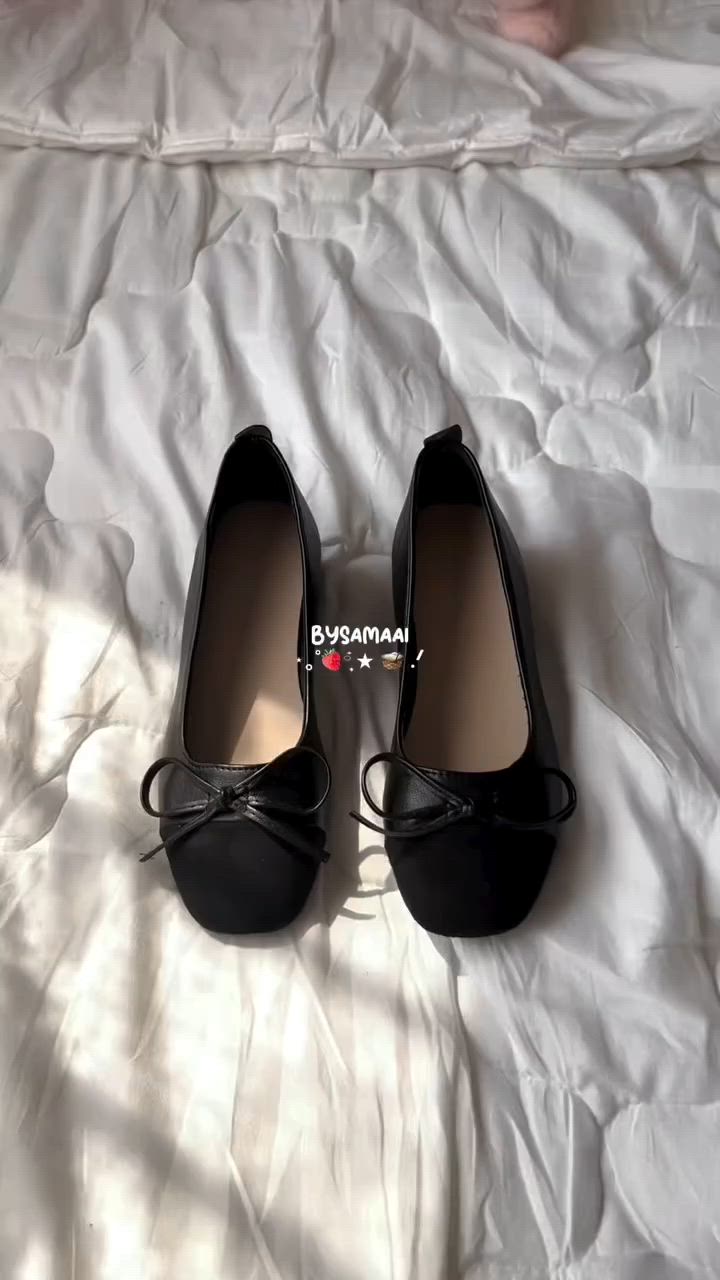 ✧･ﾟ: ✦ Flat Shoes ✦ :･ﾟ✧
حذاء فلات ✦
من الخلف جلد ومن الأمام قماش
خفيف ومريح للاستخدام اليومي
📏 القياسات: 37 / 38 
💰 السعر: 16,000 د.ع
📦 توصيل بغداد: 4,000
📦 باقي المحافظات: 6,000
📲 للحجز والاستفسار: *********** ✨

