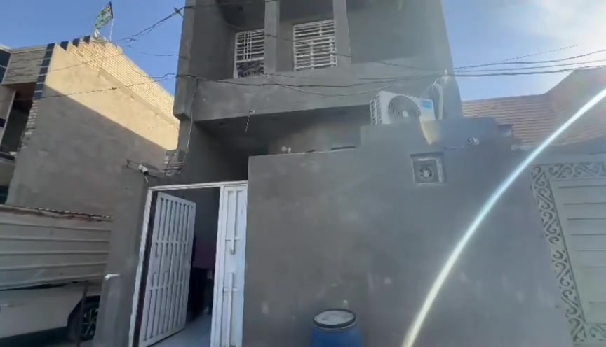 كربلاء المقدسة بيت للبيع في الجمعية الثانية مقابل العسکری العابد 
بنظرم تطلوعه 38
 بناء حدیث 
المساحة 100م
طابقين 
غرفتين 
استقبال 
وصاله 
حمامات 
صب مسلح 
طابوك 
***********
