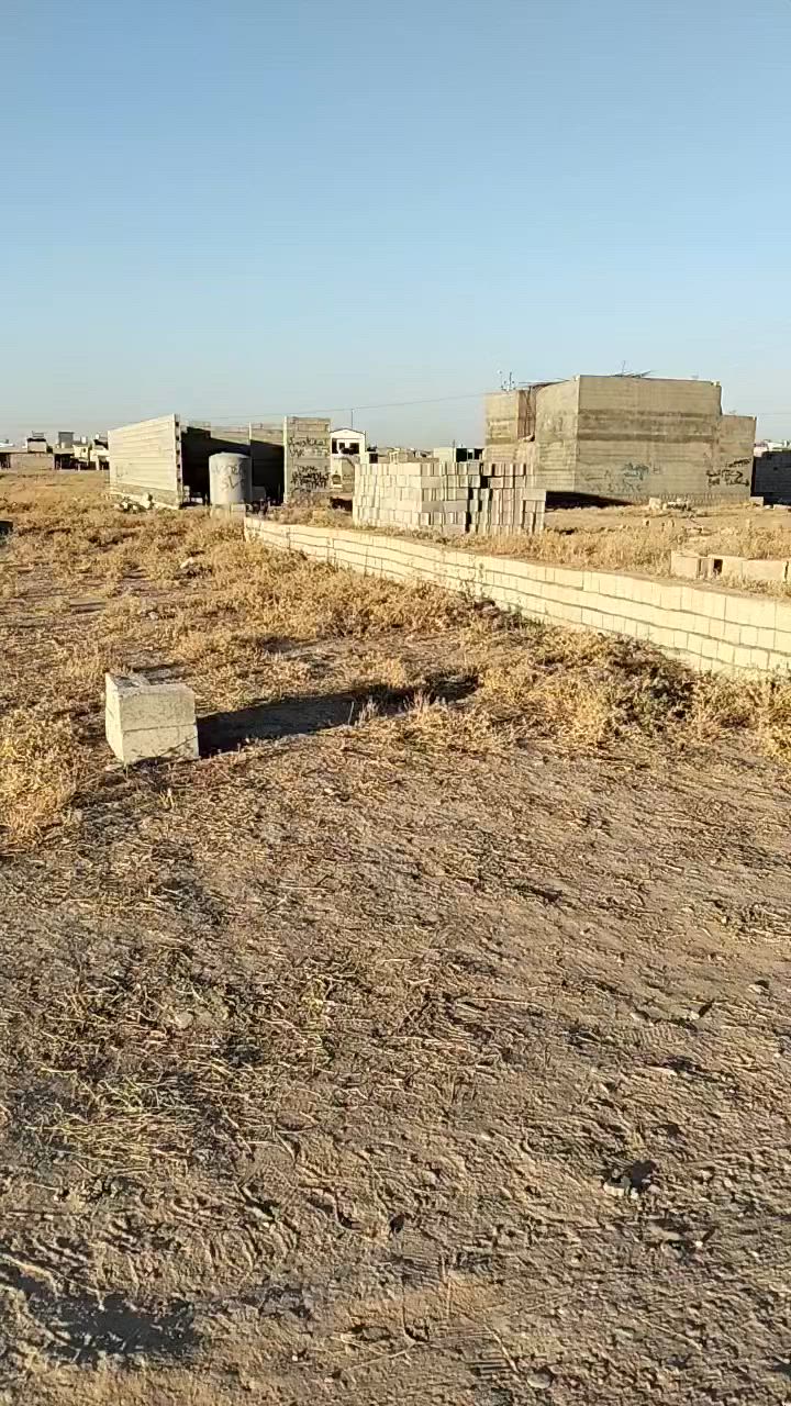 قطعة أرض 100 متر للبيع حي بدر نزول المستوصف اذا تجي من فرع مول حسين طريق كله شارع قبل ملعب الخماسي على جهة اليمين صاير والقطعة يبعد عن شارع 50 متر  للستفسار صاحب القطعة  ***********
