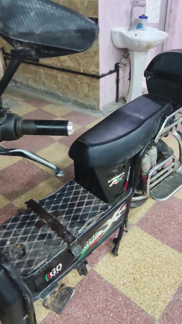 ماطور للبيع موديل 24 بطاريات 5 جبلي بطارياته ضعيفه شغال فقط بطاريات السعر 300 وبيه مجال الاتصال على الرقم *********** العنوان الرمادي
