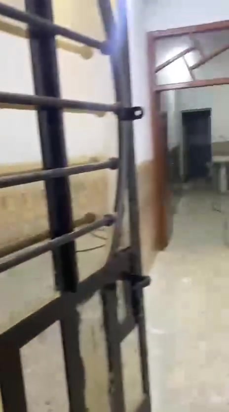 السلام عليكم دار للإيجار 3 طوابق معمر جديد بي 3 غرف وستقابل وخدمات ومطبخ وخدمات للطابق الثاني هم مثل موضح بالفيديو مكان البيت بغداد الجديده النعيريه قرب موكب سفن النجاة للاستفسار مكتب البراق للعقار ***********
