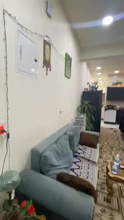 شقة للبيع في الاعظمية شارع قاسم
السعر ١٣٥
المساحه ١٠٠
صاله وغرفتين نوم و خدمات و ٢ مناور و بلكون 
الشقه اماميه وبناء حديث ٢٠٢٣
لباقي التفاصيل الاتصال على الرقم او خاص
***********
