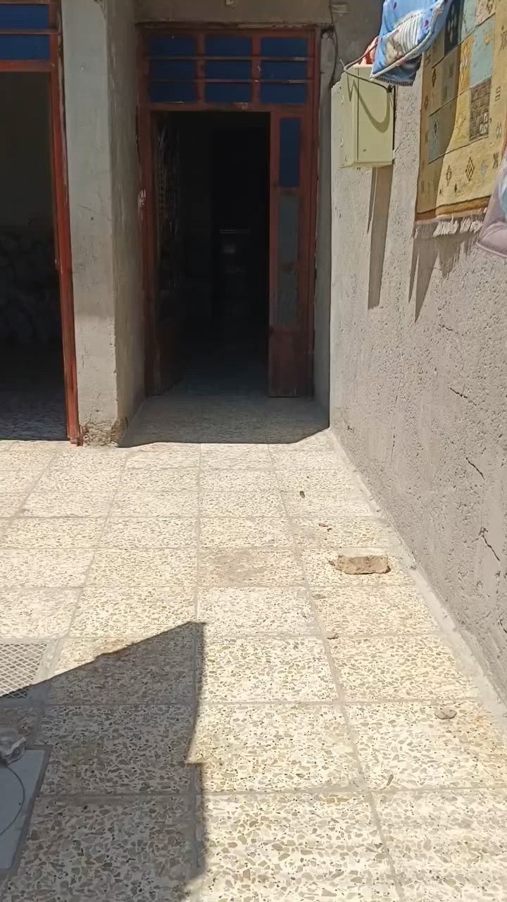السلام عليكم بيت للايجار مساحه 100متر سبع قصور شارع ابو جاسم المالكي غرفه وحولي صاله واستقبال صحيات خارجيه جاهز من جميع الخدمات ***********
